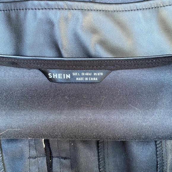 💲😎 HOST PICK! 😎 Black cap sleeve crop top Front fasten Bustier - Picture 4 of 5